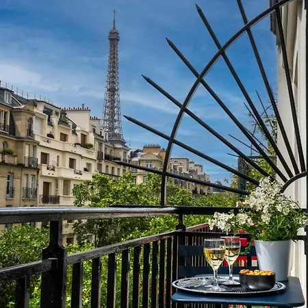 Eiffel Tower View Luxury 2br For 5 People Paris