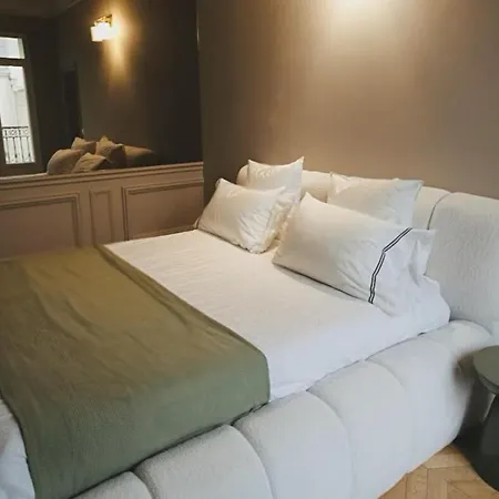 Eiffel Tower View Luxury 2br For 5 People Paris