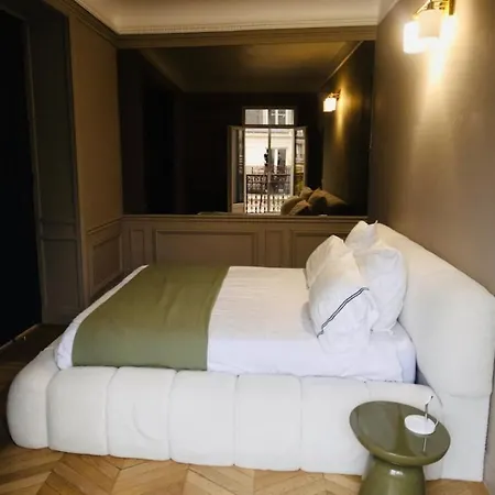 Semesterbostad Eiffel Tower View Luxury 2br For 5 People Paris