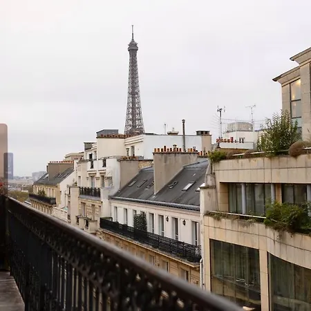 Eiffel Tower View Luxury 2br For 5 People Semesterbostad *