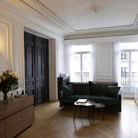 Eiffel Tower View Luxury 2br For 5 People *