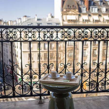 Eiffel Tower View Luxury 2br For 5 People Semesterbostad Paris